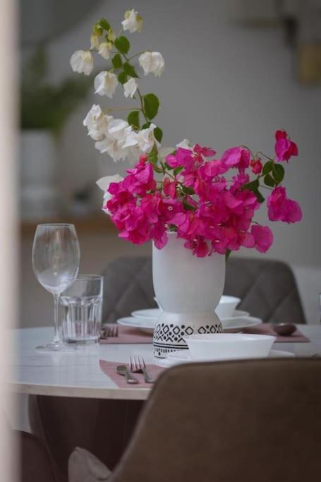 Pame Rentals - Cozy Glyfada Stay With Free Parking Атина Екстериор снимка